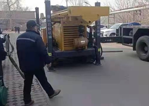 Η λαστιχένια αντιολισθητική αλυσίδα τοποθέτησε την πνευματική εγκατάσταση γεώτρησης διατρήσεων 180 μέτρα βάθους