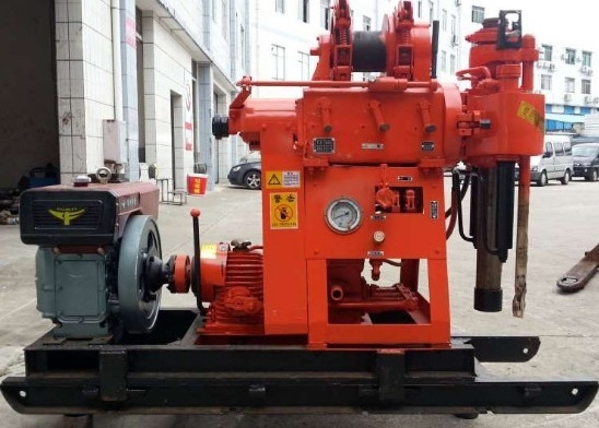 XY-1A 150 Meter Depth Crawler Geological Drilling Rig Machine για την εξερεύνηση της γεωτρήσεις